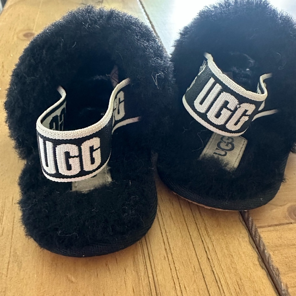 Ugh slippers size 4